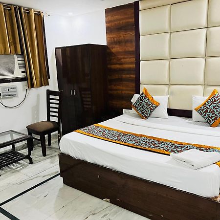 Hotel Marina Near Igi Airport Delhi New Delhi Eksteriør billede
