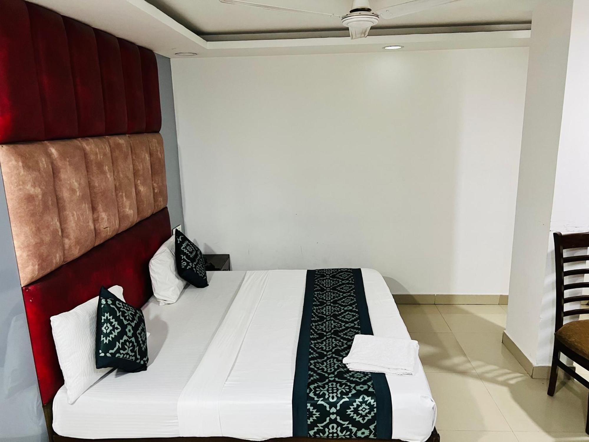 Hotel Marina Near Igi Airport Delhi New Delhi Eksteriør billede