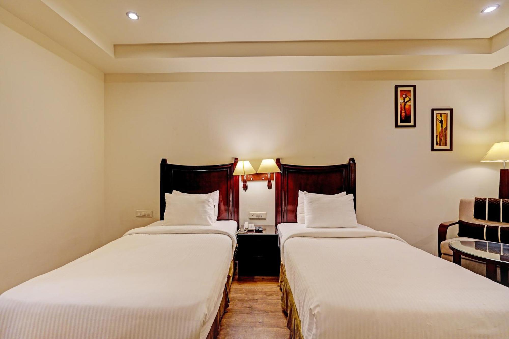 Hotel Marina Near Igi Airport Delhi New Delhi Eksteriør billede