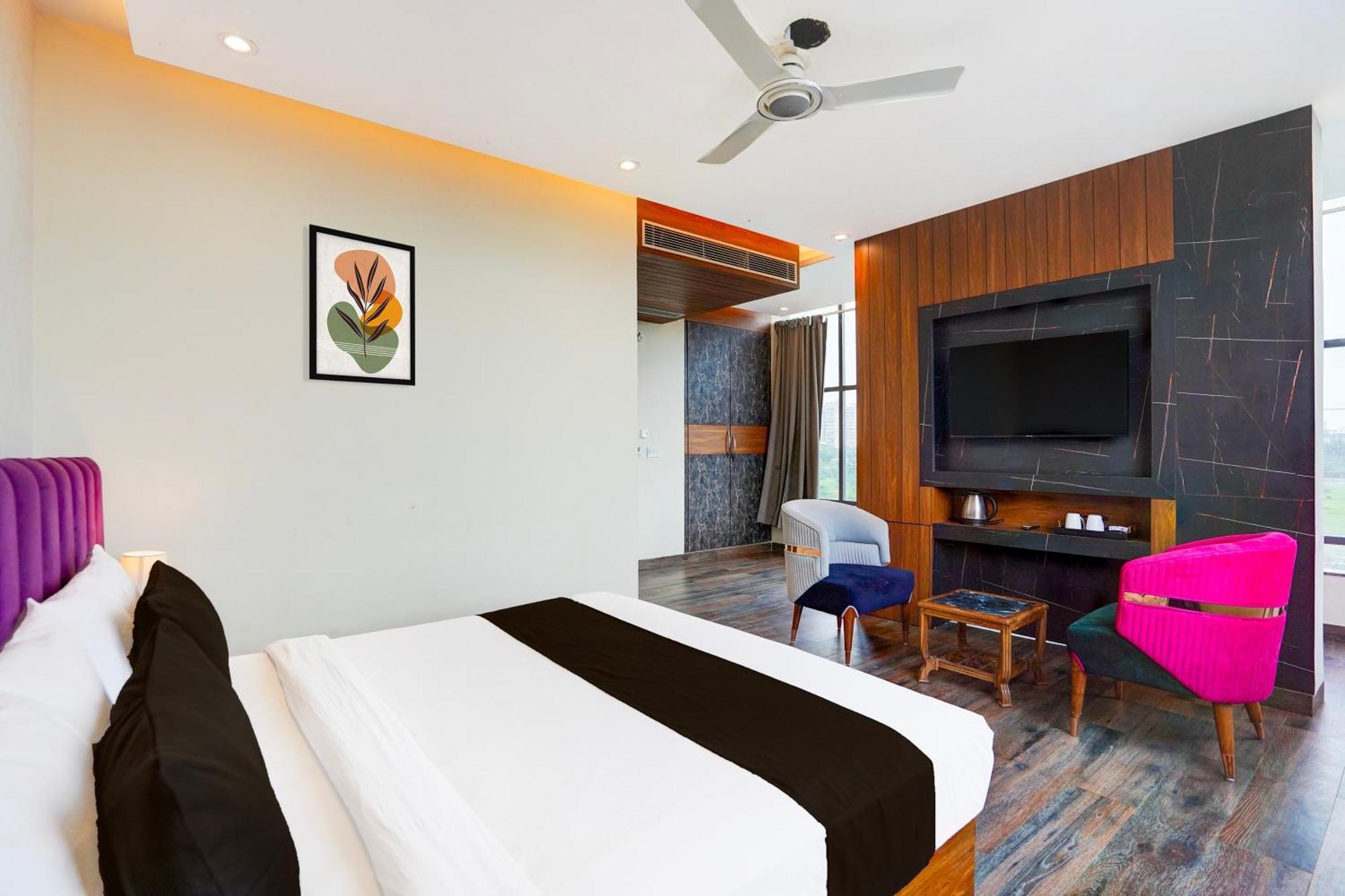 Hotel Marina Near Igi Airport Delhi New Delhi Eksteriør billede